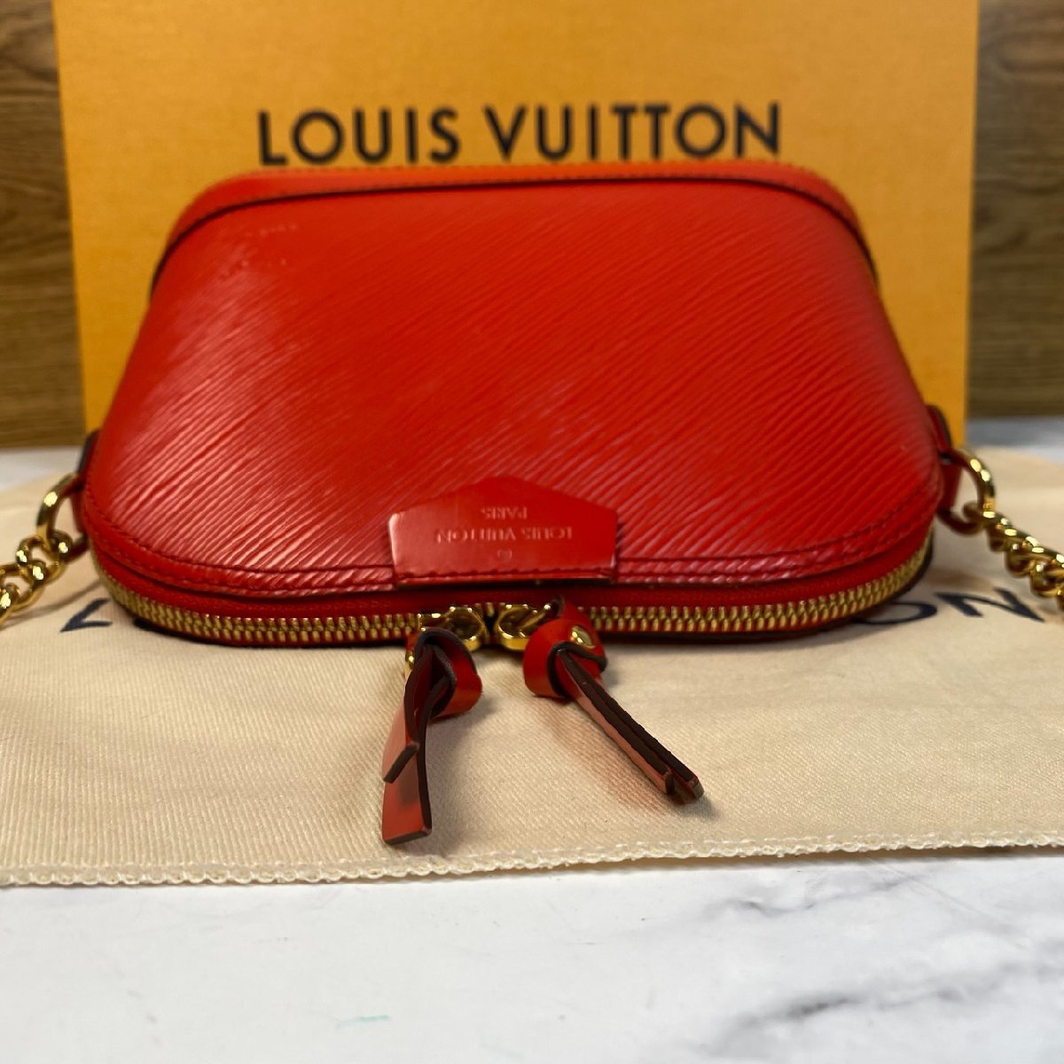 極美品 LOUISVUITTON ルイヴィトン エピ アルマミニチェーンショルダー