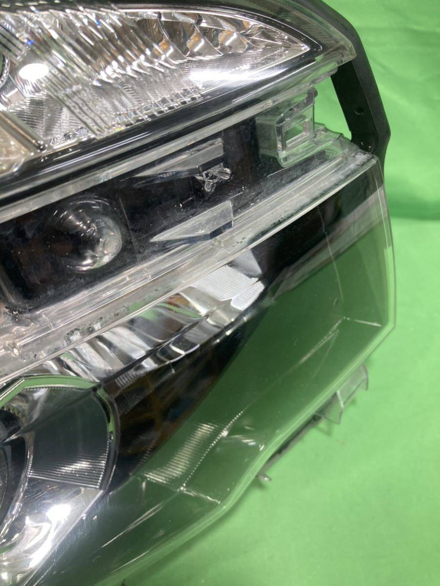 トヨタ ヴォクシー 70系 後期用 エアロ系 右ヘッドライト HID 取付補修跡と日焼けがあります コイト 28-225 刻印S 個人宅配送不可_画像5