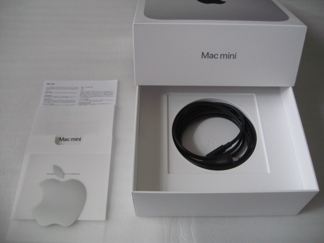 お気に入りの APPLE Mac mini MMFJ3J A M2チップ SSD 256GB メモリ 8GB