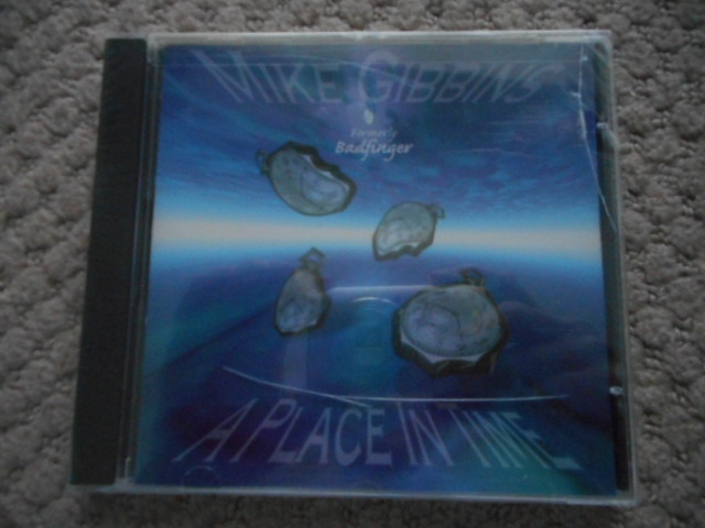 MIKE GIBBINS/マイク・ギビンズ(BADFINGER）”A PLACE IN TIME 1997"割とレアな新品未開封USA盤初盤CD！ _画像1