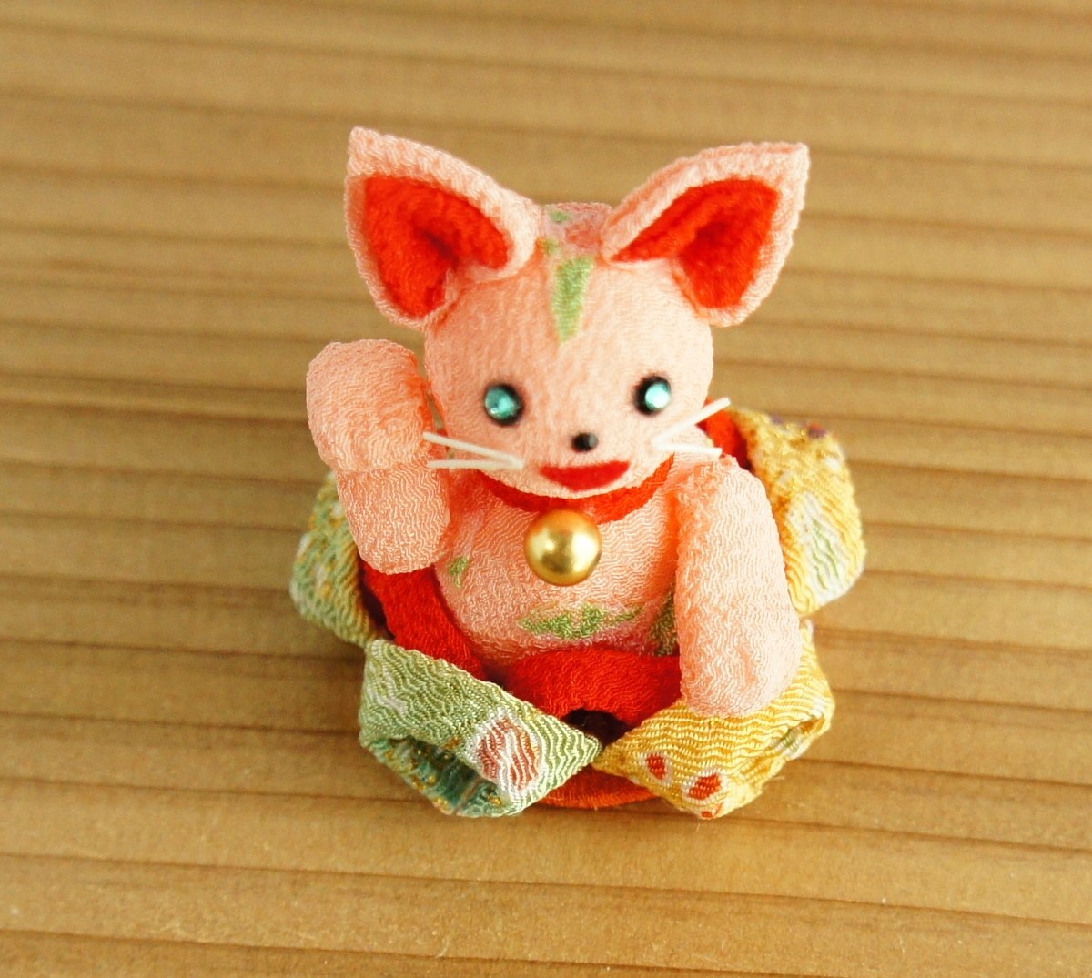 ! hand made crepe-de-chine craftsmanship knob skill maneki-neko cat one . crepe-de-chine, crepe-de-chine gold paint 