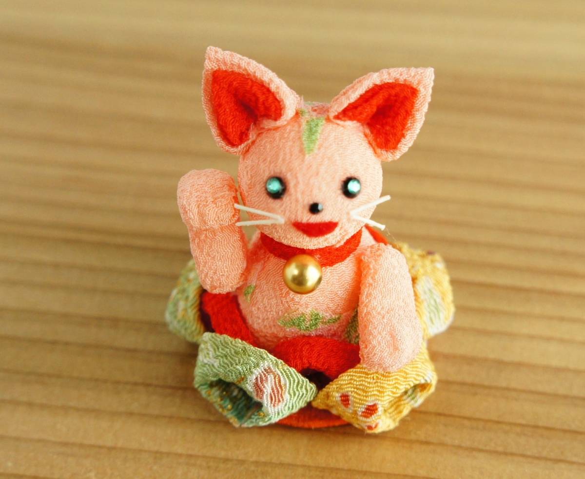 ! hand made crepe-de-chine craftsmanship knob skill maneki-neko cat one . crepe-de-chine, crepe-de-chine gold paint 