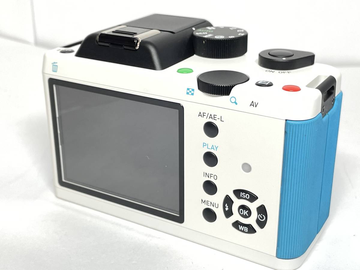 僅か1398ショット ペンタックス K-01 ボディ ホワイト×ブルー