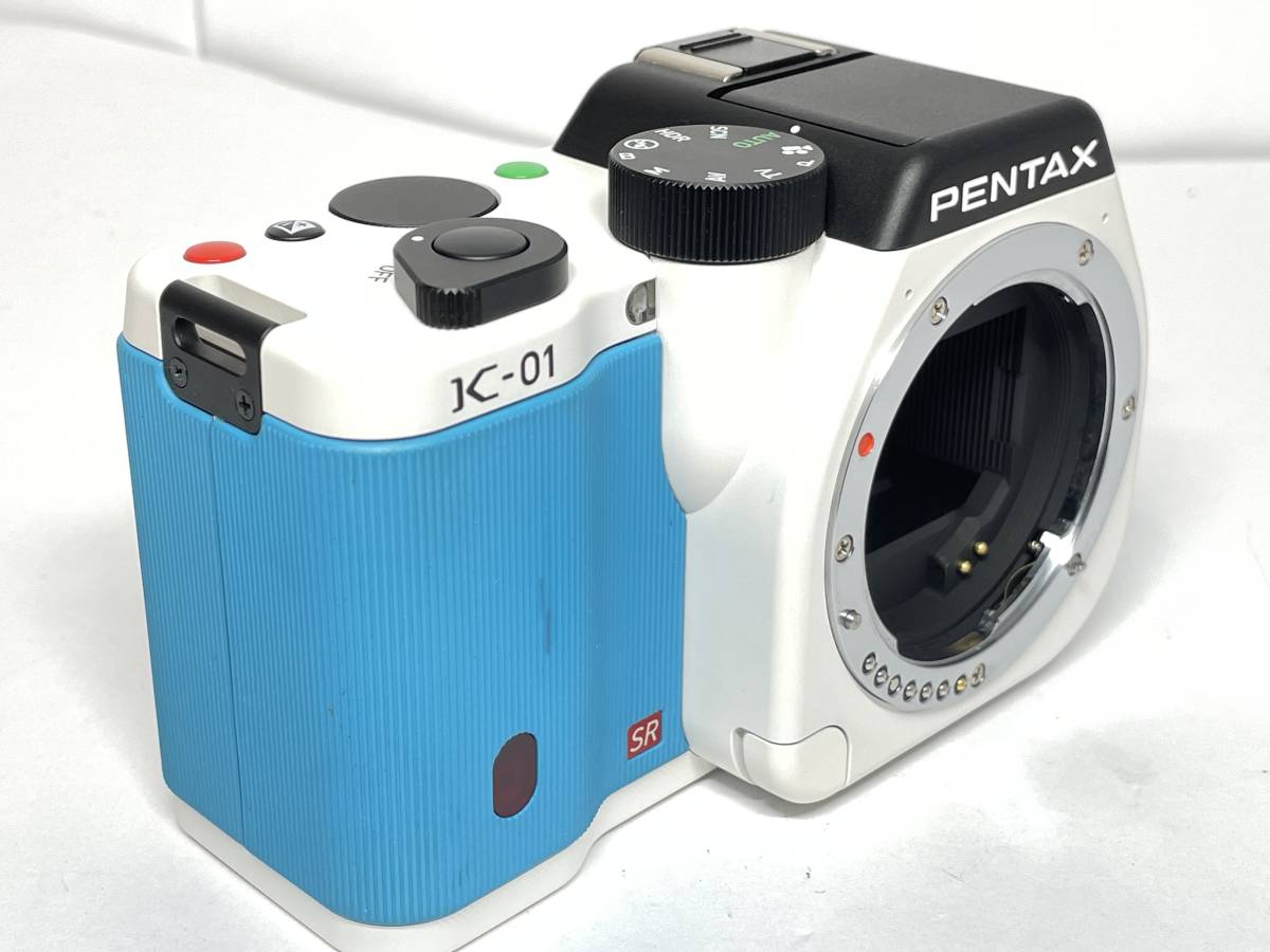 僅か1398ショット ペンタックス K-01 ボディ ホワイト×ブルー