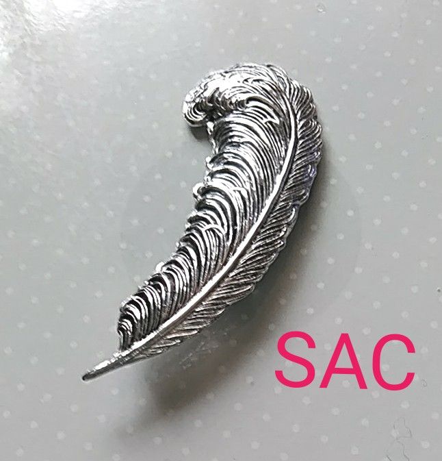 SAC ヴィンテージブローチ　シルバートーン　刻印あり　羽型　
