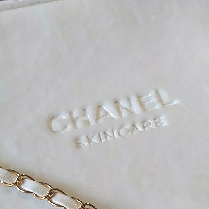 レア CHANELシャネル 白のバッグ、ポーチ、クラッチ、ショルダー ベロア 箱あり タッセルとチェーン付 限定非売品ノベルティ