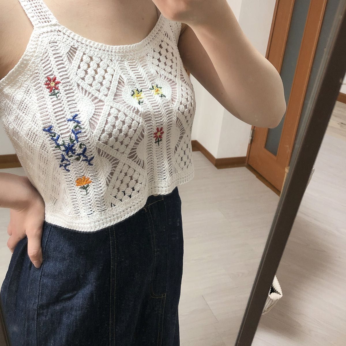 ショート丈ニット　刺繍入り　F