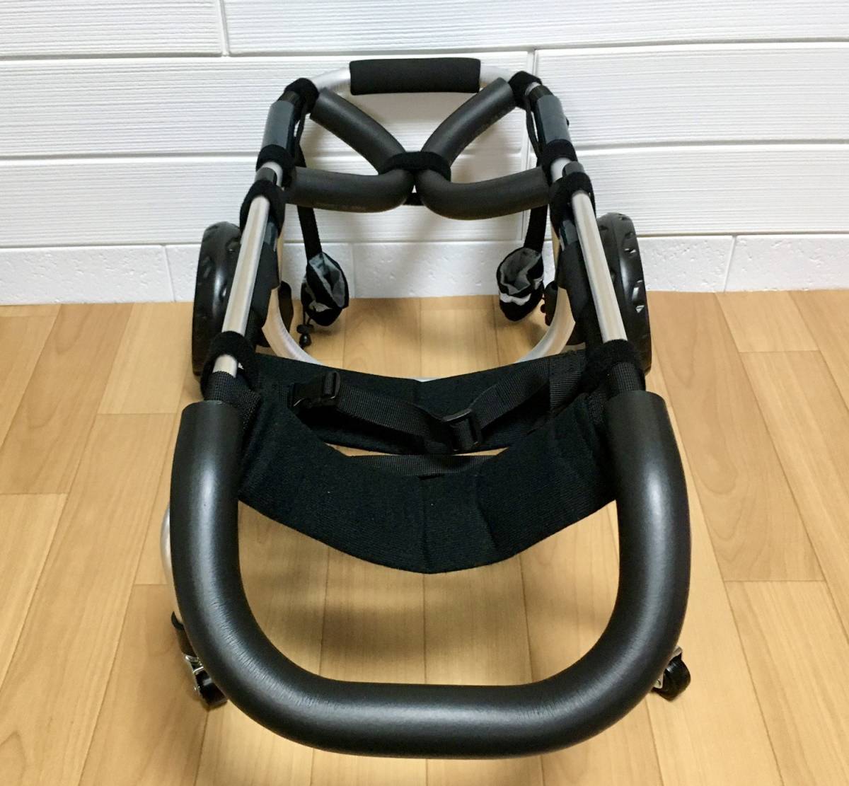 a09□犬の車椅子 小型犬用4輪車 2~9kg位 背高35cm位 顎乗せ付き