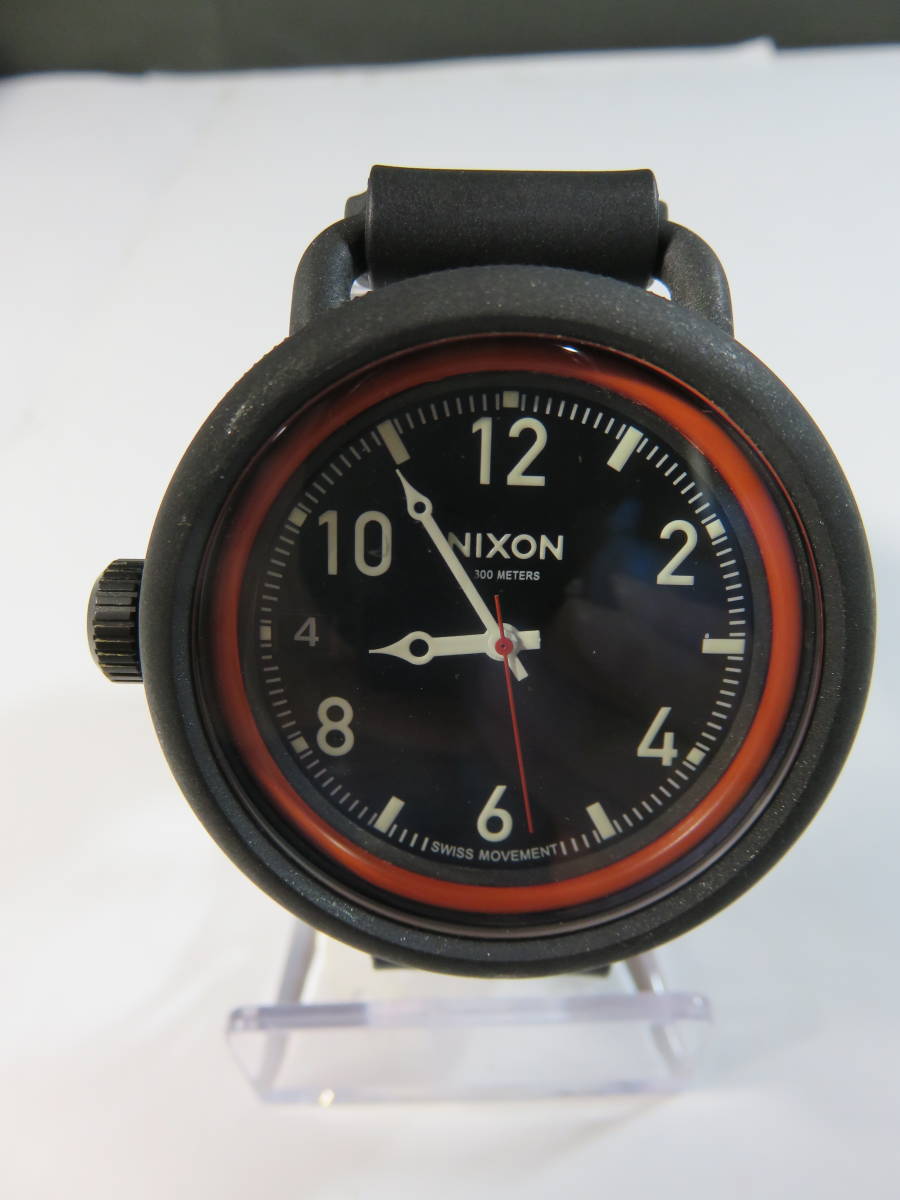 ■＜NIXON OCTOBER＞ ニクソン オクトーバー クォーツ腕時計 ブラック/レッド  ３００M防水 箱無しの画像1
