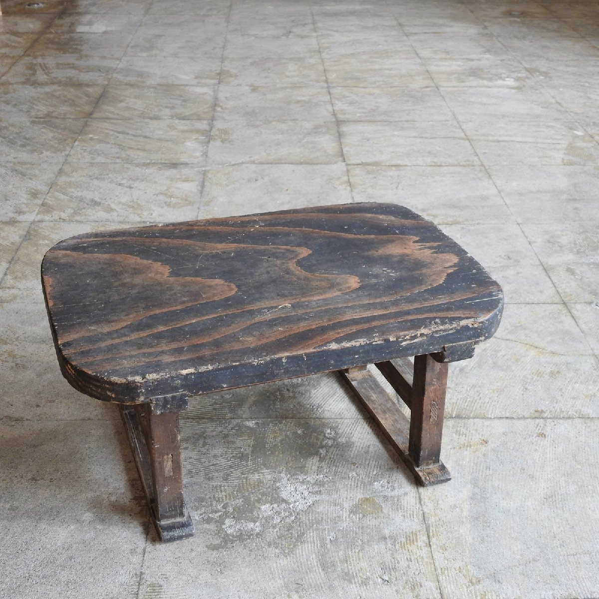 ふるい木味 一枚板天板の小さな台 HK-a-02289 / 無垢材 花台