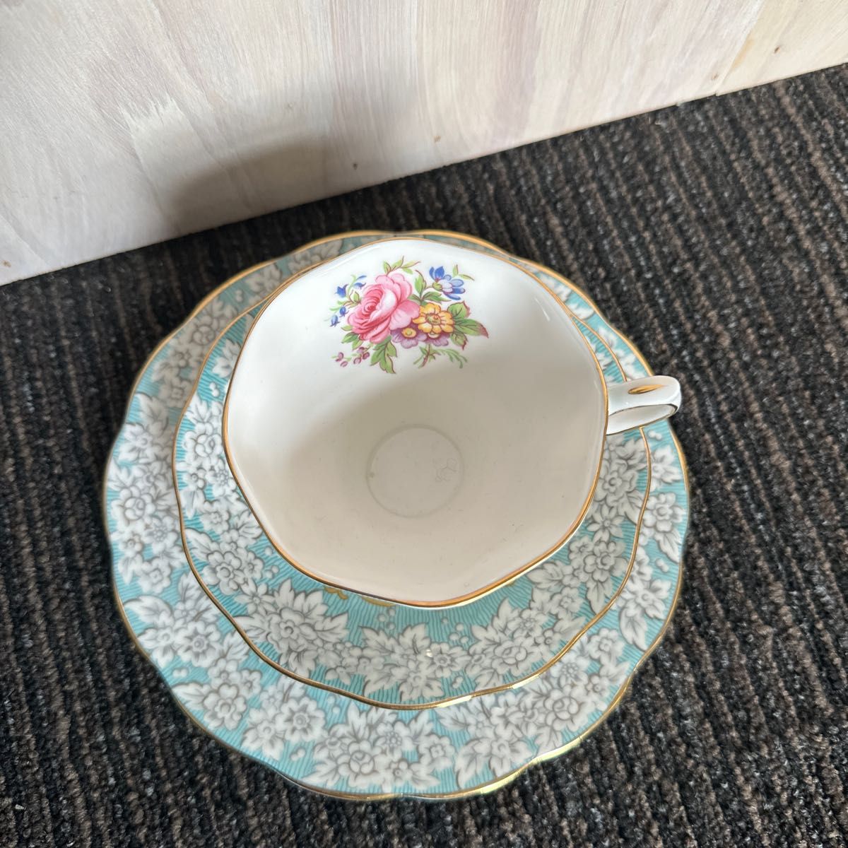 ROYAL ALBERT  英国製ロイヤルアルバート エンチャントメント　カップ&ソーサートリオ