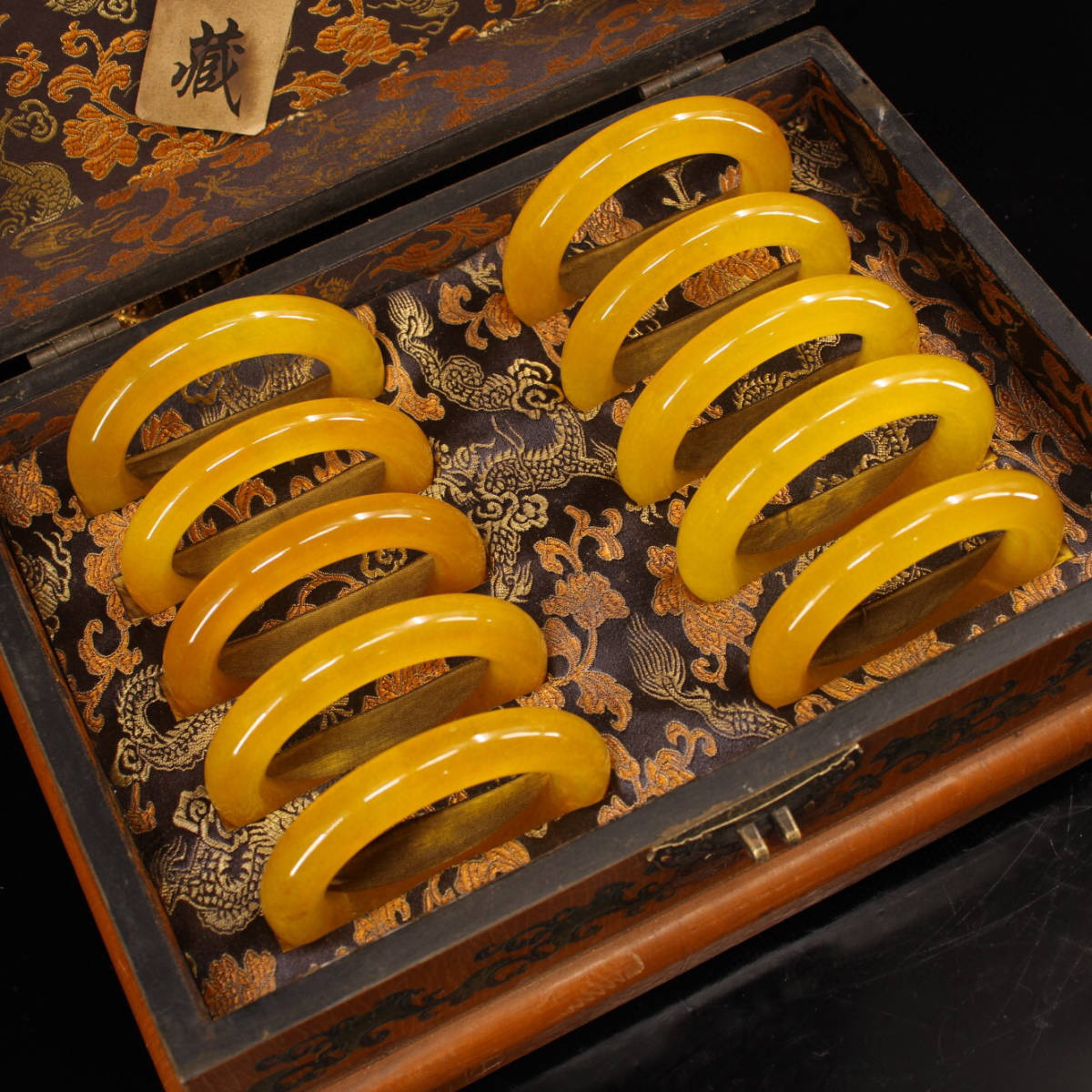 清・乾隆年製款・翡翠細密彫・腕輪・彩繪・神獣紋・漆器箱付』極細工