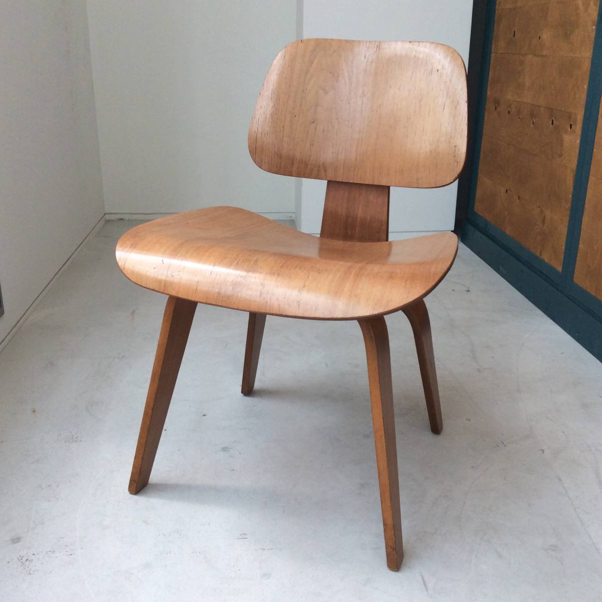 1950 годы Vintage Herman Miller Eames DCW(1950s Vintage Eames DCW / Herman Miller)