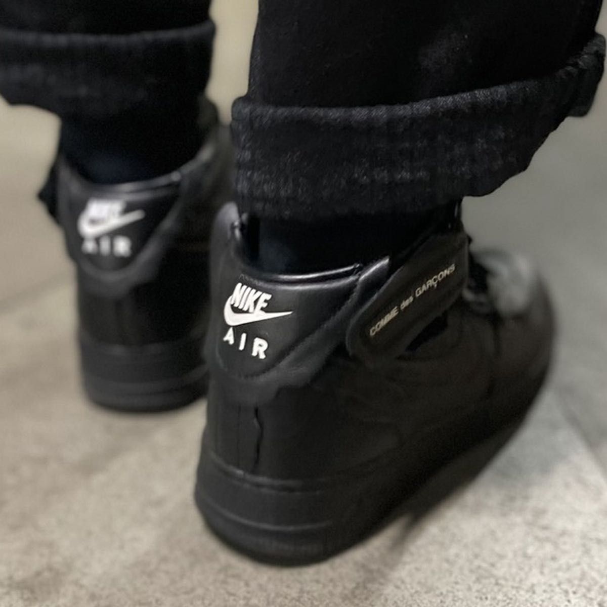 COMME des GARCONS × NIKE エアフォース１ブラックレザースニーカー