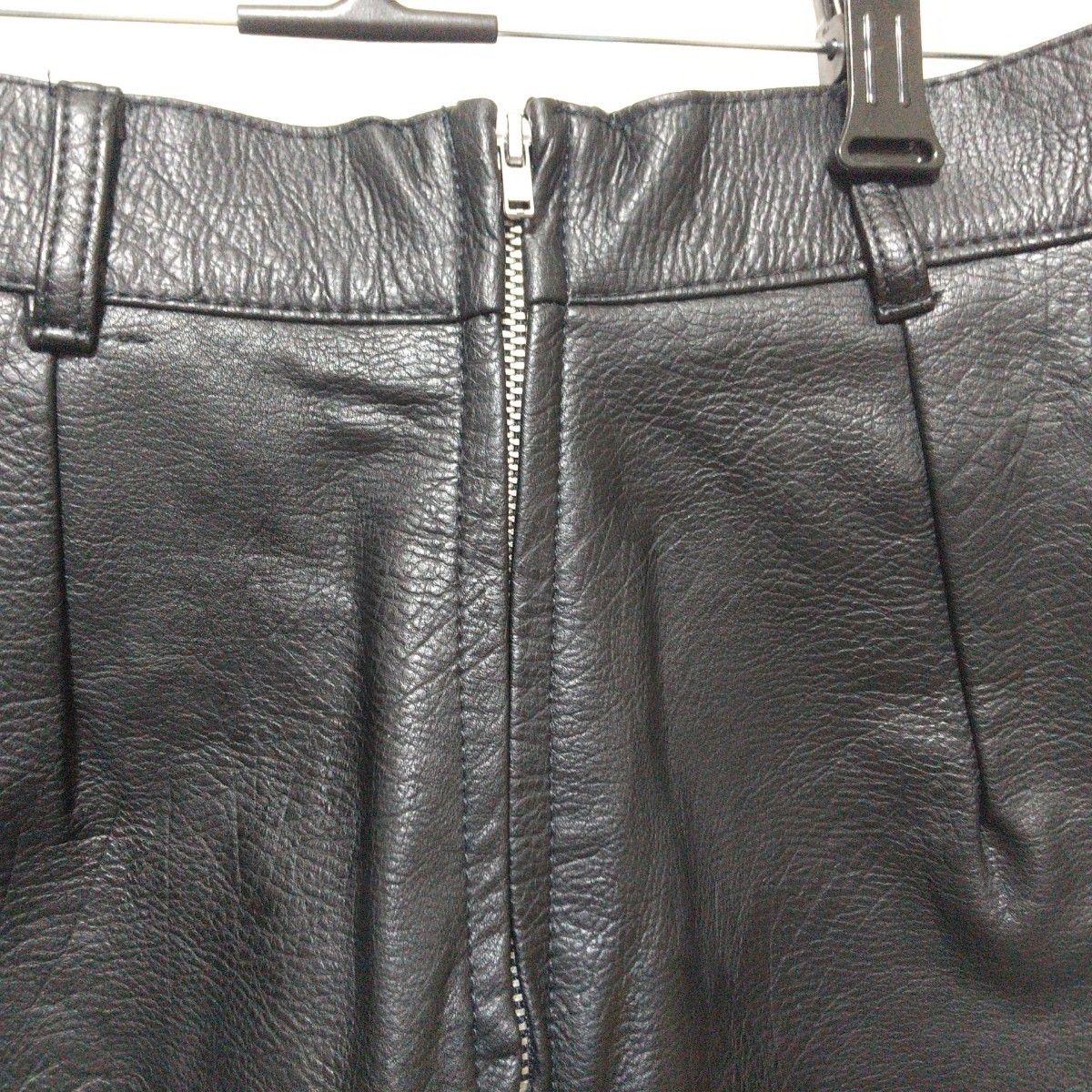 新品 タグ付き H&M エイチアンドエム フェイク レザースカート 新品 タグ付き H&M エイチアンドエム フェイク レザースカート