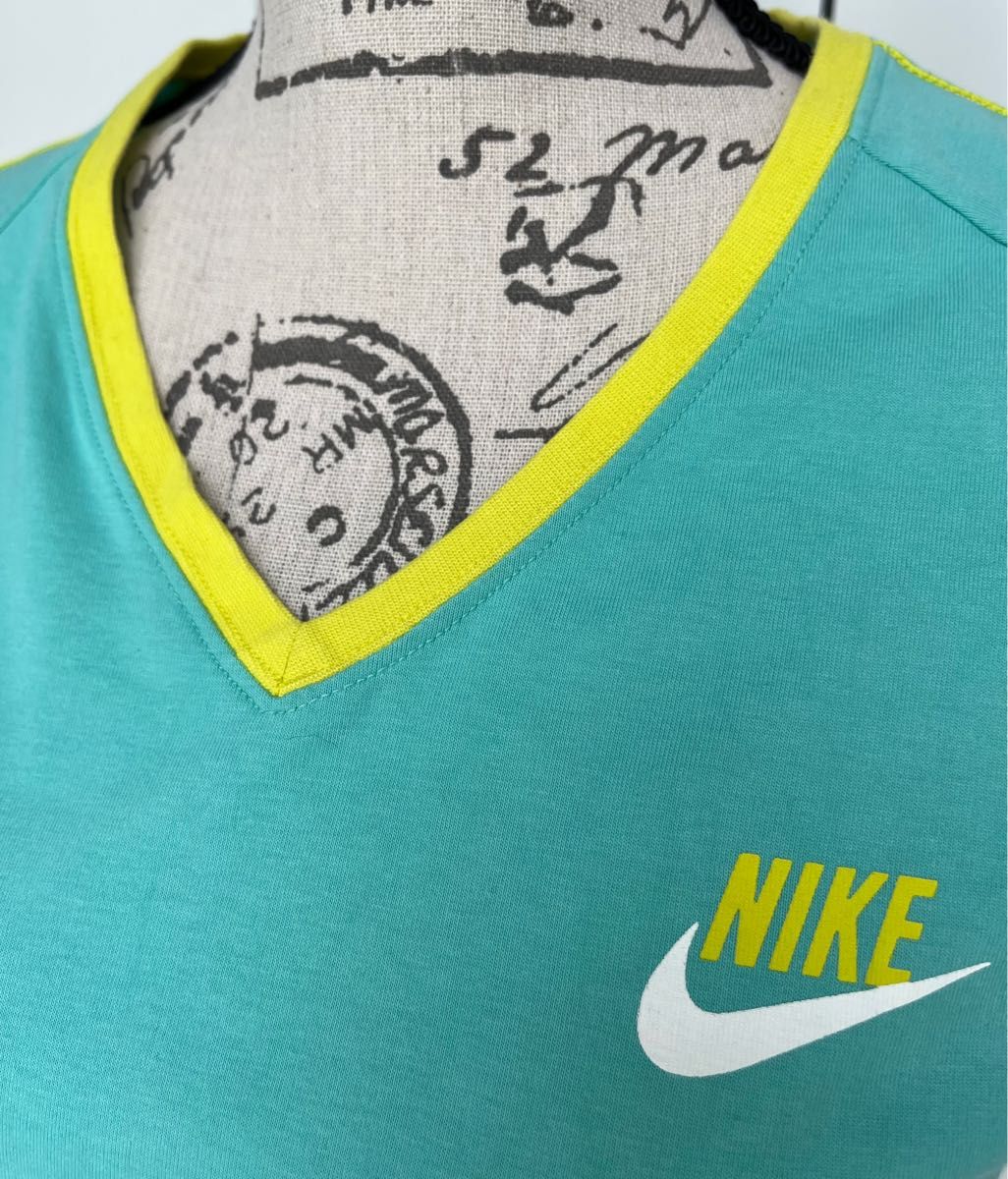 【美品】NIKE ナイキ　スポーツ　レディースシャツ　トップス　Vネック　半袖　Mサイズ