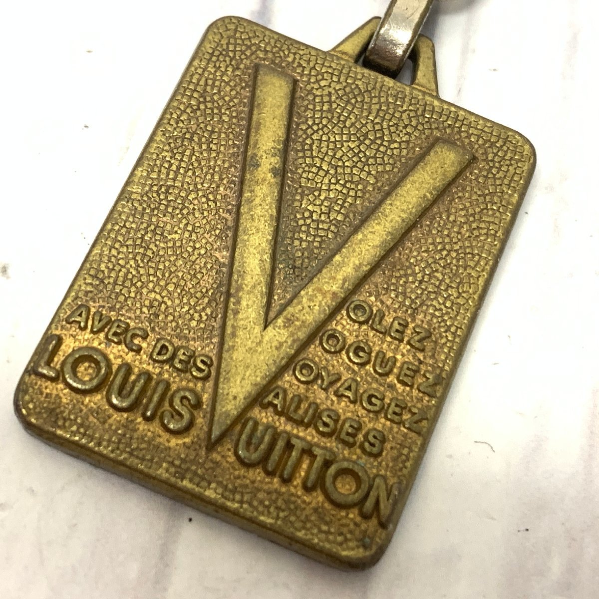 s001 A3② LOUIS VUITTON key ring Louis * Vuitton MALLETIER DEPUIS 1854 metal key holder Gold 