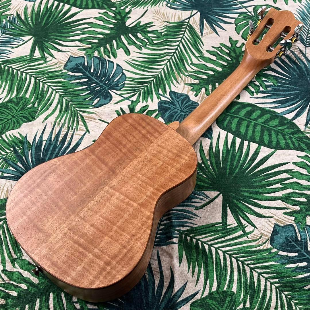 Kmise ukulele】カーリーマホガニーのエレキ・テナーウクレレ