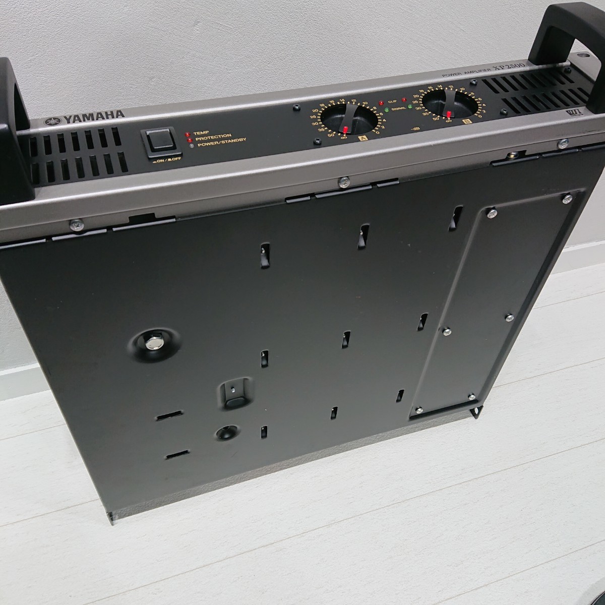 YAMAHA XP2500 stereo power amplifier business use power amplifier (8ohms):250W+250W AMPLIFIER ②