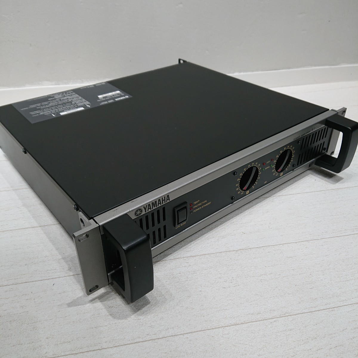YAMAHA XP2500 stereo power amplifier business use power amplifier (8ohms):250W+250W AMPLIFIER ②