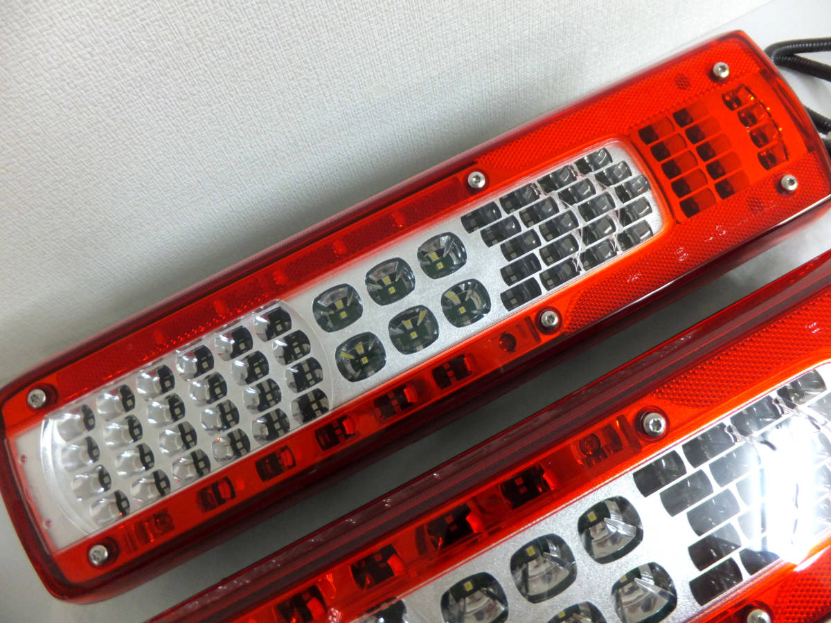 B154 新車外し クオン UDトラックス 純正 LED テールランプ 左右セット