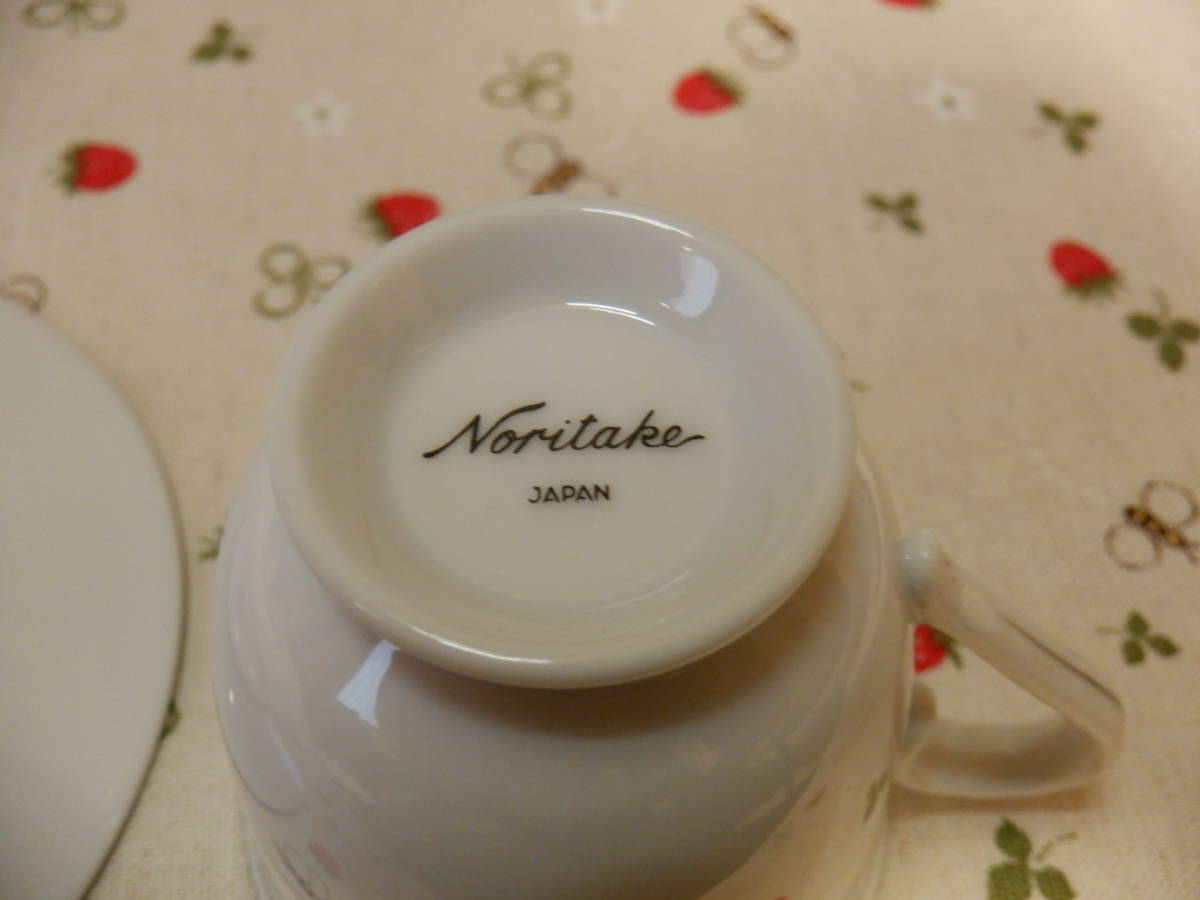 C5 昭和レトロ NORITAKE『ノリタケ(コンテンポラリー) 銀彩 淡い C5 昭和レトロ NORITAKE『ノリタケ(コンテンポラリー) 銀彩 淡い