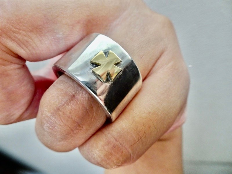 仁尾彫金『平打アイアンクロスリング、幅1.5cm厚み2.5mm