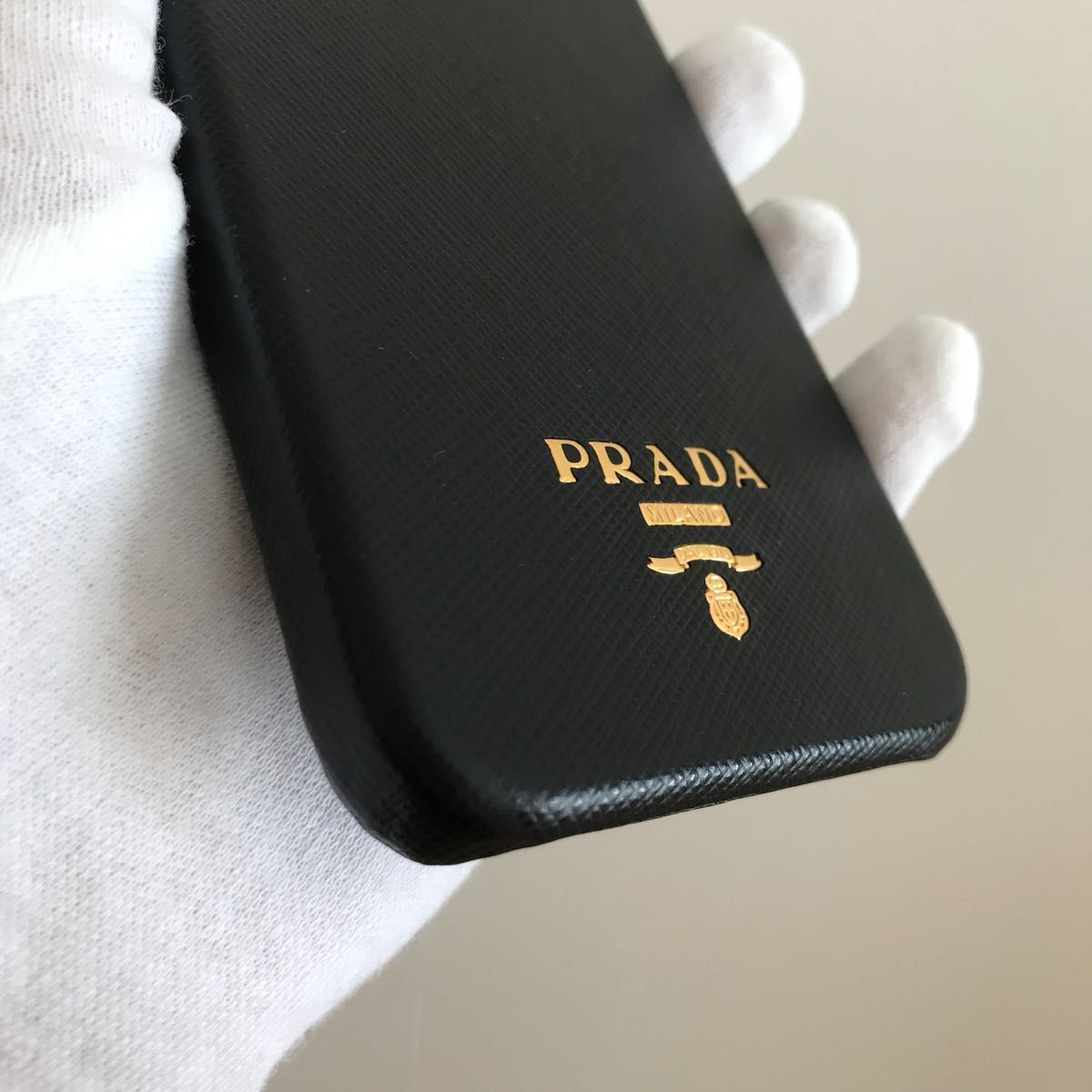 新品同様 極美品 PRADA プラダ iPhone12 12PROケース サフィアーノ 黒