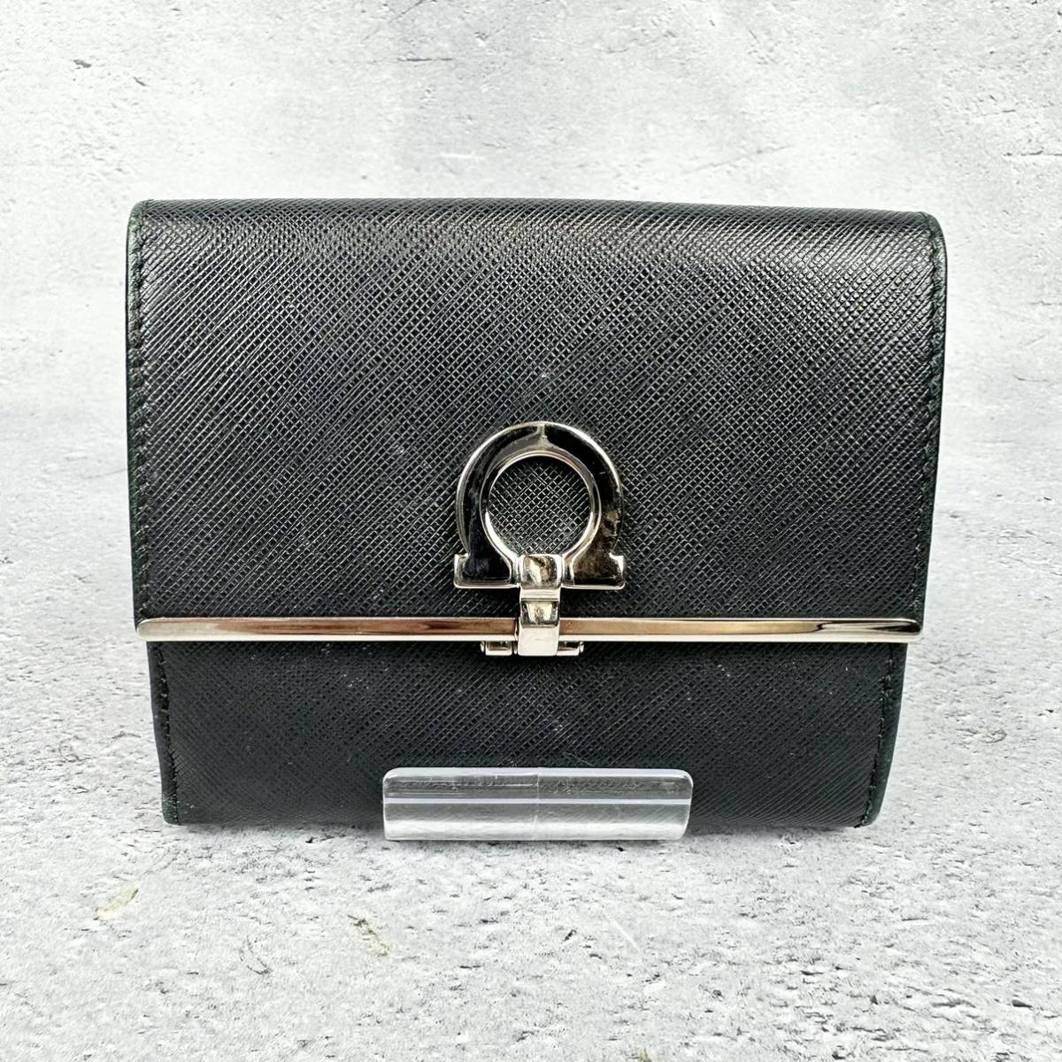 超美品 Salvatore Ferragamo 二つ折り財布 女性用財布