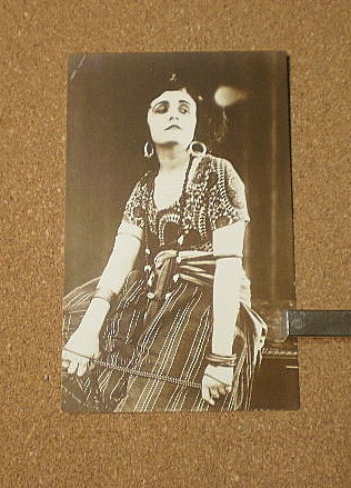 M2408【プロマイド】ポーラ・ネグリ Pola Negri OKADA SEIKODO CO JINBOCHO KANDA TOKYO ブロマイド■■1920年代_画像1