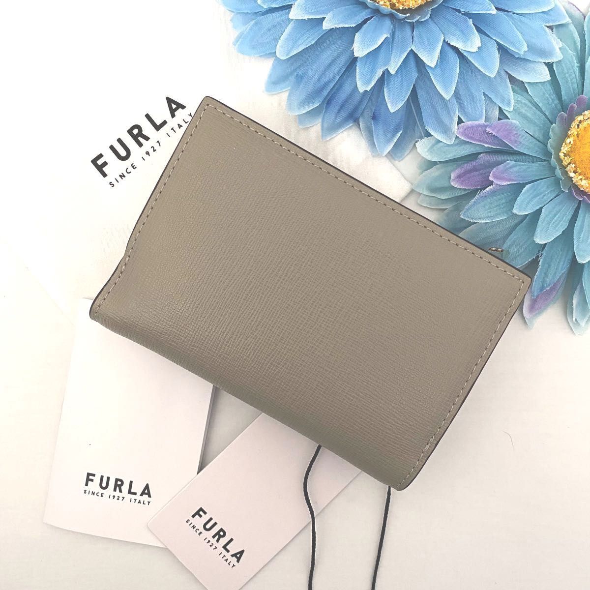 【新品】FURLA(フルラ)グレー バニラ レザー 折り財布