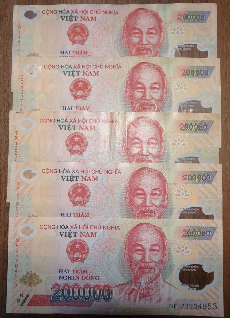 即決 ベトナム紙幣 100万ドン(20万ドン紙幣5枚)