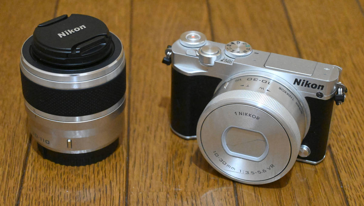 完動品】ニコン Nikon 1 J5 ダブルズームキット シルバー ミラーレス