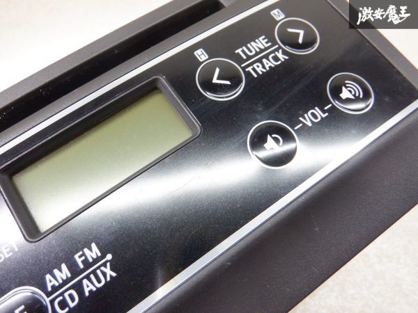ダイハツ純正 オーディオ カーオーディオ デッキ CD ラジオ 86180-B5061 本体のみ ジャンク 棚2J12_画像5