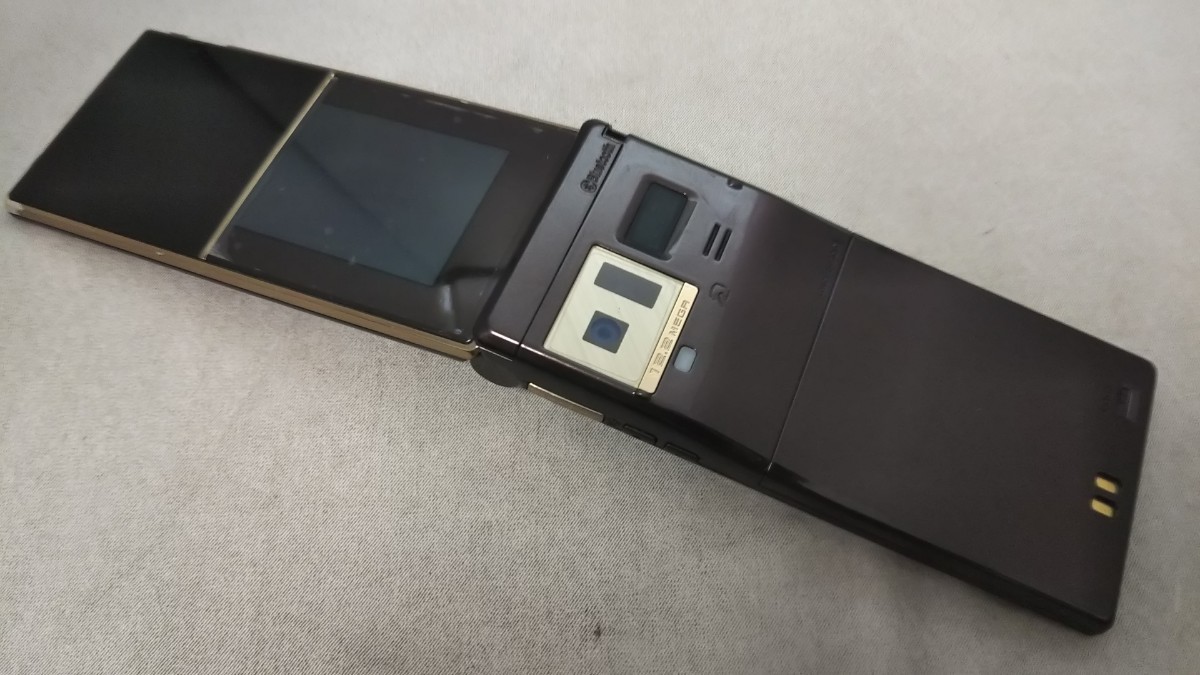 docomo FOMA F-03C ＃DG4403 FUJITSU 富士通 ガラケー ケータイ 折り畳み式 簡易動作確認＆簡易清掃＆初期化OK 判定○ 送料無料　