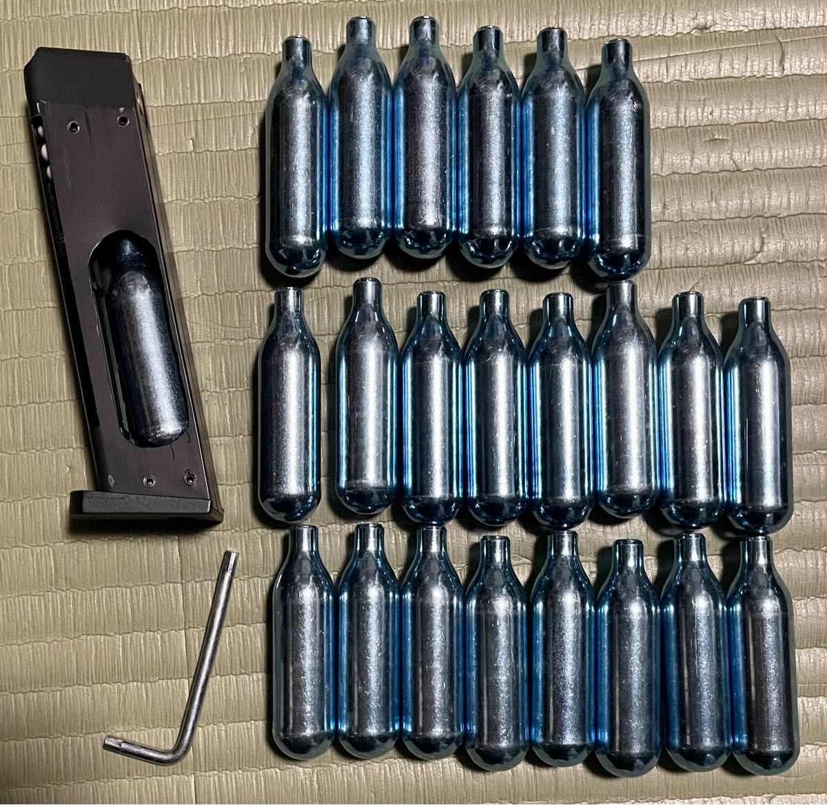 デジコン 固定スライド式ガスガンM92F用 CO2マガジン 8g ガス