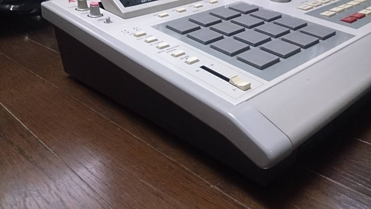  maintenance settled! beautiful!AKAI MPC3000 newest OS! switch kind all new goods exchange! backlight, pad sensor new goods, full memory 32MB original box instructions attaching!