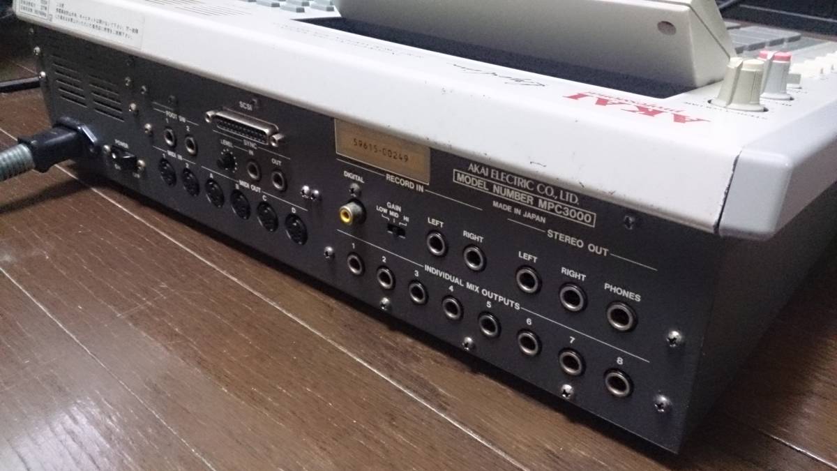  произведено техническое обслуживание! красивый!AKAI MPC3000 новейший OS! переключатель вид все новый товар замена! подсветка, накладка сенсор новый товар, полный память 32MB оригинальная коробка инструкция имеется!