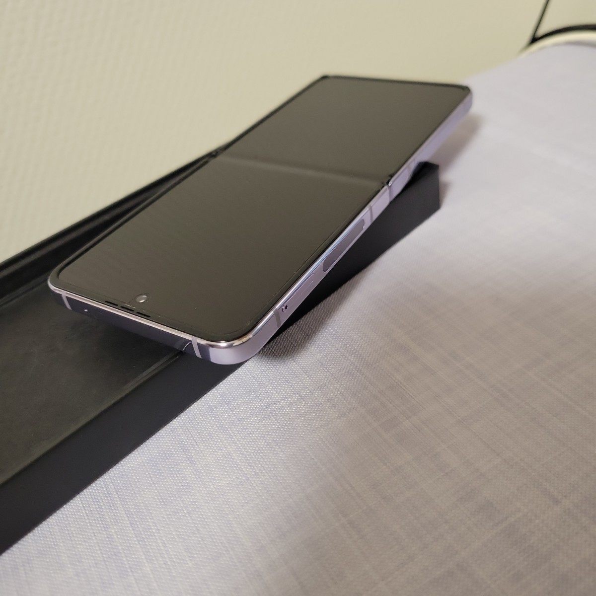 版 Galaxy Z Flip4 128GB ボラパープル SM-F721C-