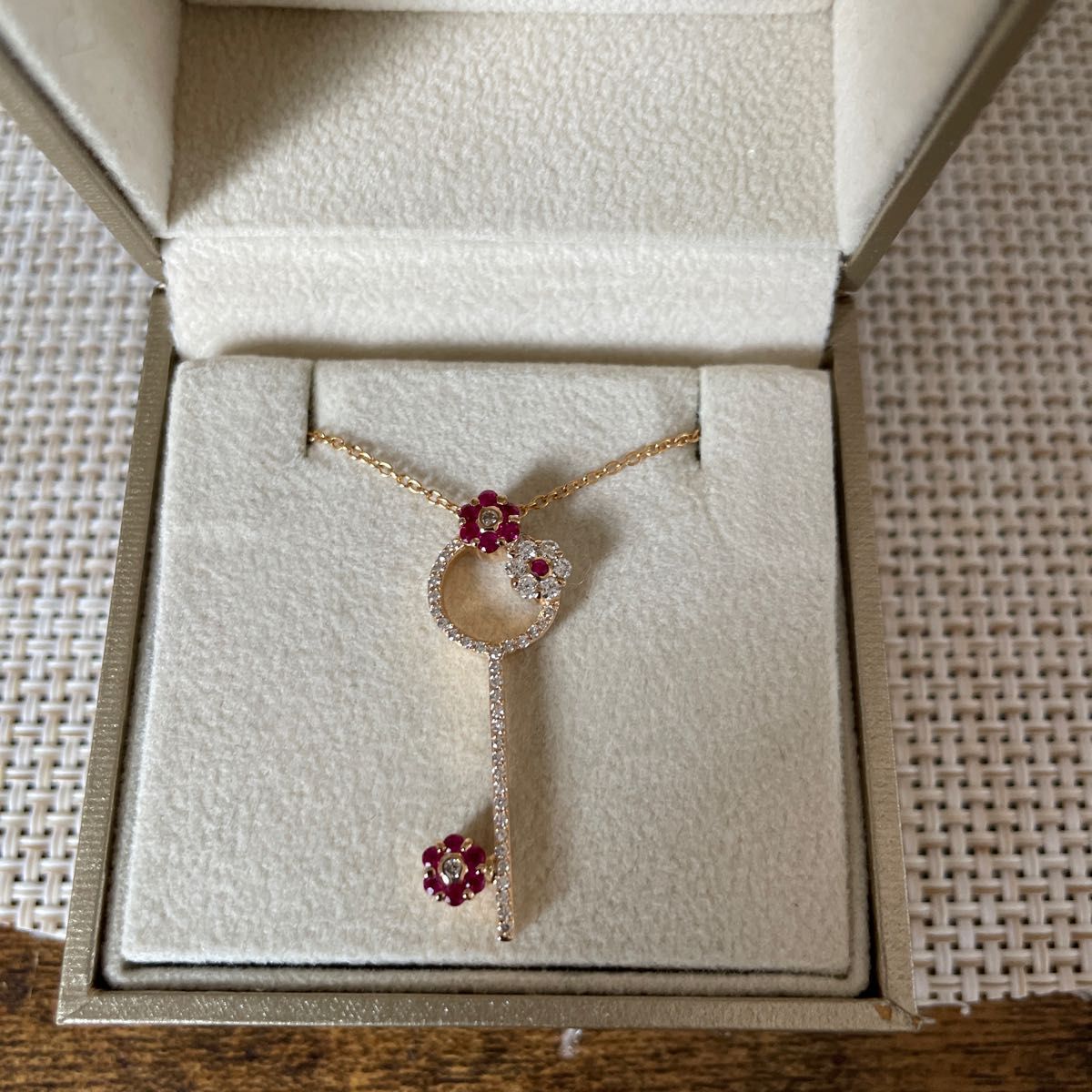 限定品 ポンテヴェキオ ダイヤモンド ネックレス ルビー キー 限定品 ポンテヴェキオ ダイヤモンド ネックレス ルビー キー