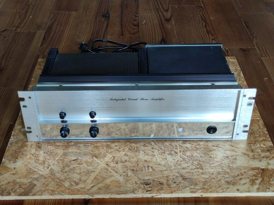 CROWN AMCRON D-150 ステレオパワーアンプ 中古動作品 クラウン CROWN AMCRON D-150 ステレオパワーアンプ 中古動作品 クラウン