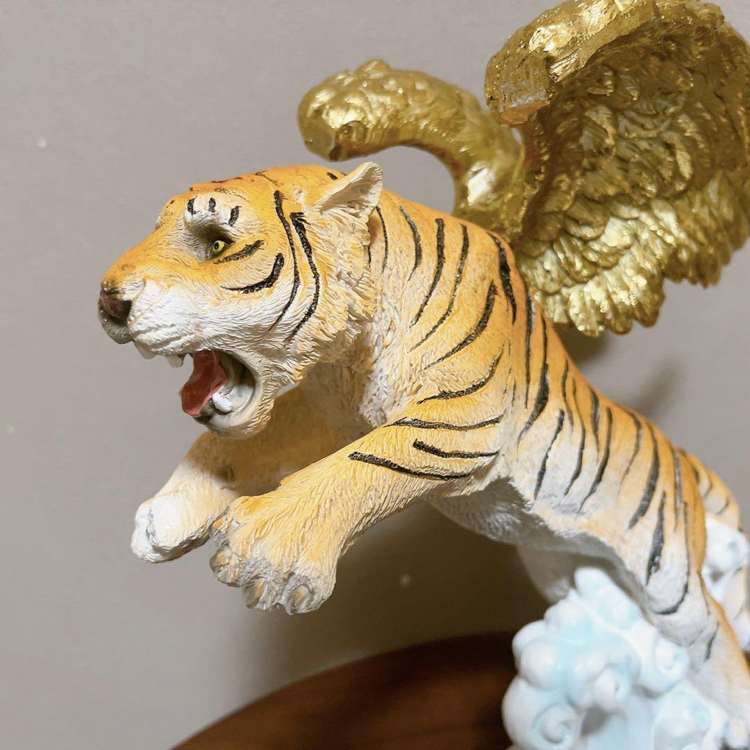 高級 ゴールドの翼の生えた虎の置物 オブジェ インテリア 雑貨 虎トラ 引越し祝い 羽 縁起物 風水 プレゼント 動物 彫刻 大きい 北欧_画像2