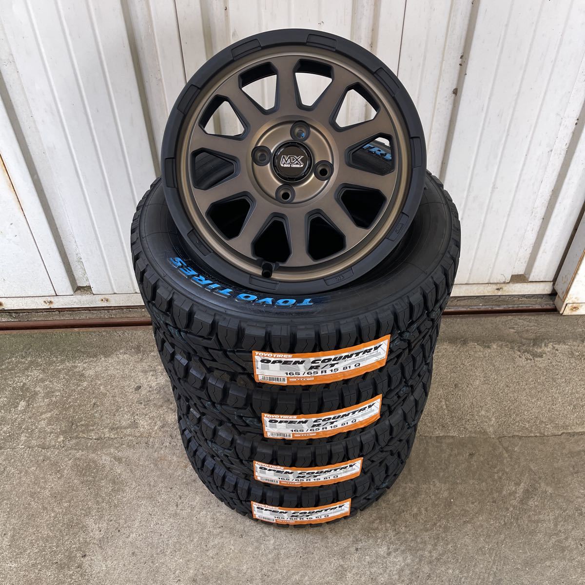 マッドクロスレンジャー◆TOYOオープンカントリーRT◆ 165/65R15 ダイハツ　タフト　軽バン軽トラ　ホワイトレター　マッドブロンズ_画像1