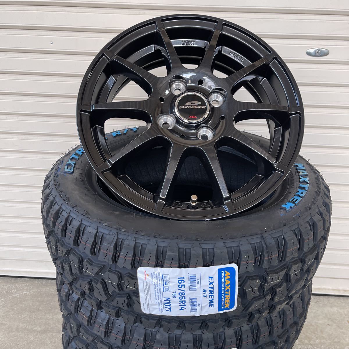 シュナイダースタッグ◆ マックストレック165/65R14エクストリームRT軽トラ軽バンクロカンエブリィアクティハイゼット　ホワイトレター_画像2