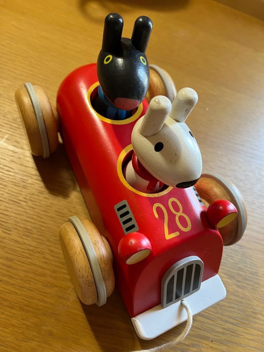 Gaspard et Lisa Racing car 