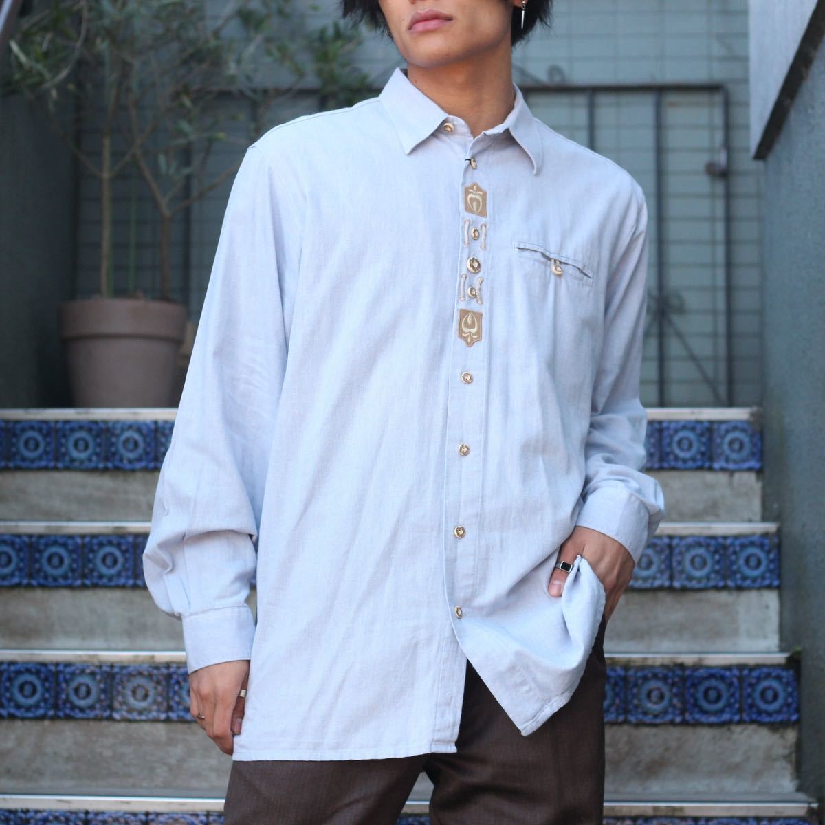 は自分にプチご褒美を VINTAGE EU EMBROIDERY SHIRT/ヨーロッパ古着