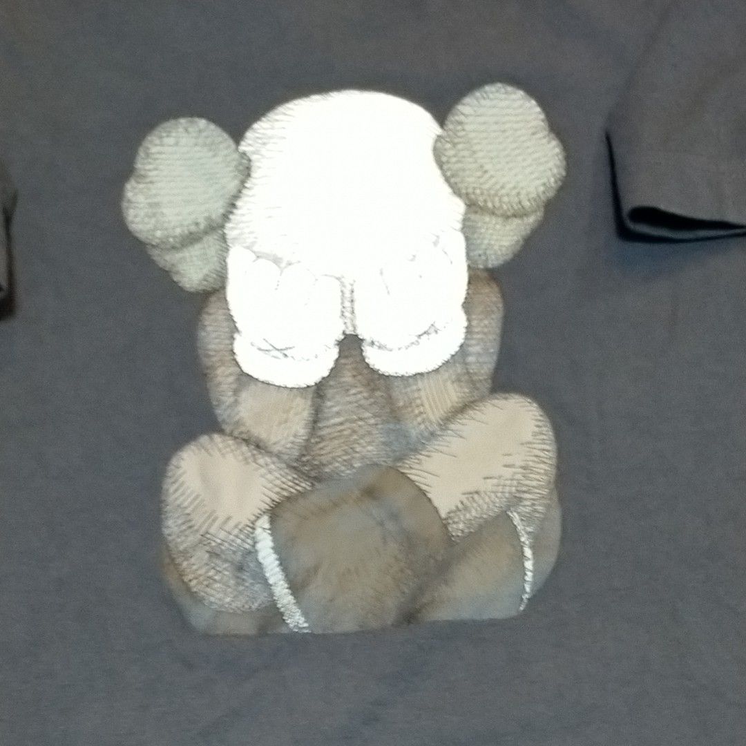  Mサイズ  Kaws UT Graphic Tee "Dark Gray"カウズ UT グラフィック Tシャツ "ダークグレー"