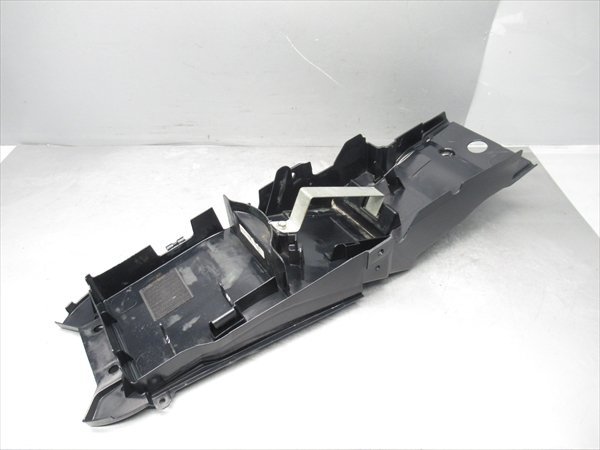 C1R5-0425 ホンダ CBR250R 3型 ABS リアインナーフェンダー 純正品 【MC41-100～ CBR250RAB 動画有】_画像1