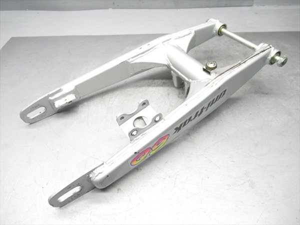 B1R5-0427 カワサキ KX60 コンペ車 スイングアーム 純正品 【KX60B-020～ 動画有】_画像5