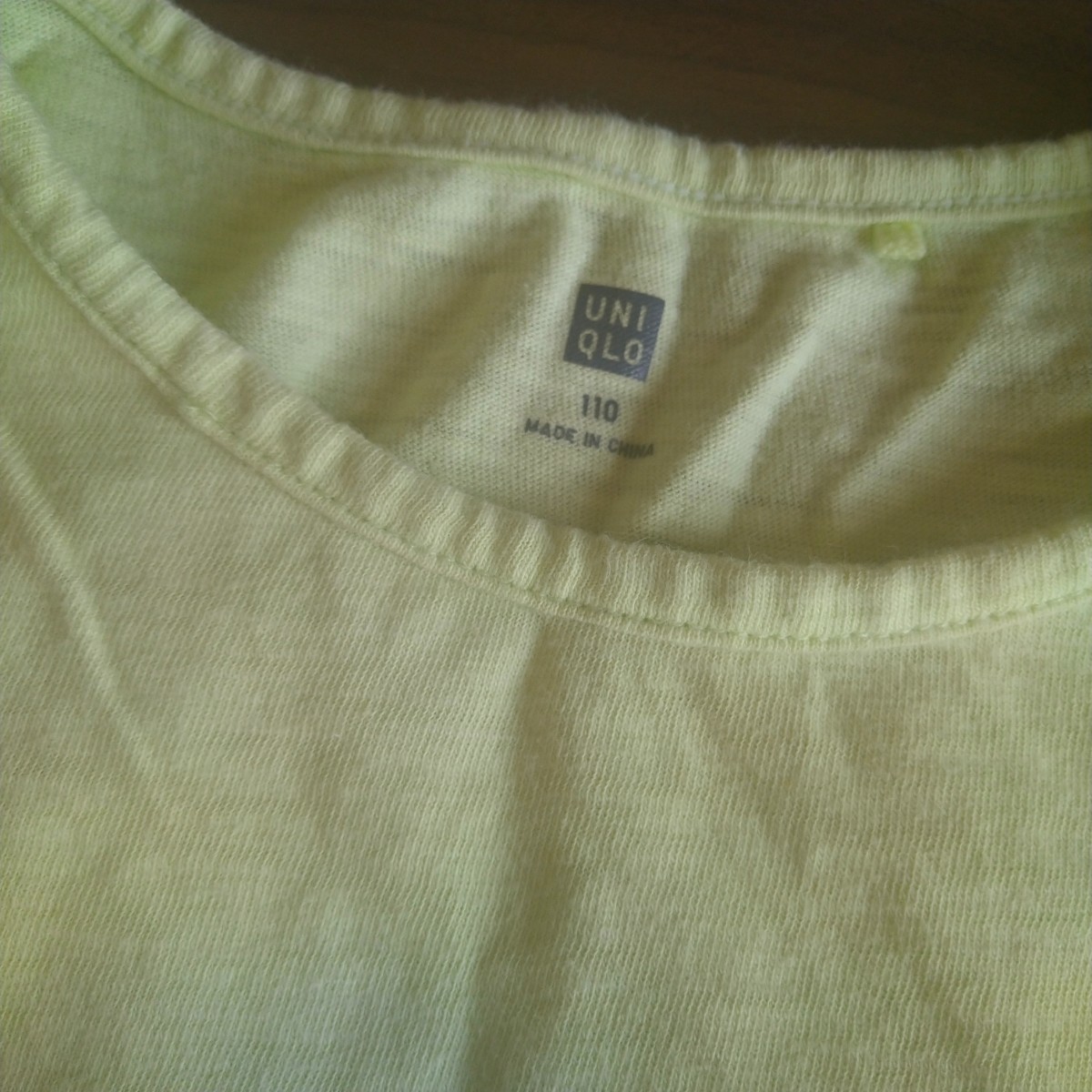 ユニクロ Tシャツ トップス 110 女の子 半袖Tシャツ トップス カットソー 黄緑 グリーン　無地_画像3
